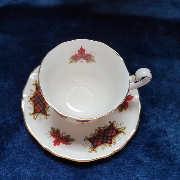 Vintage Tea Cup & Saucer Set - Picture 4 of 7
